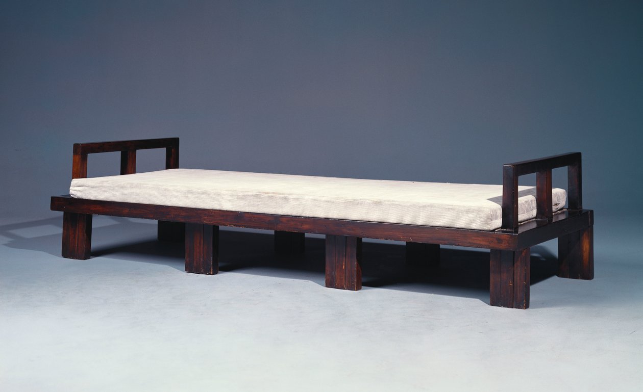 sedir by Charles Rennie Mackintosh
