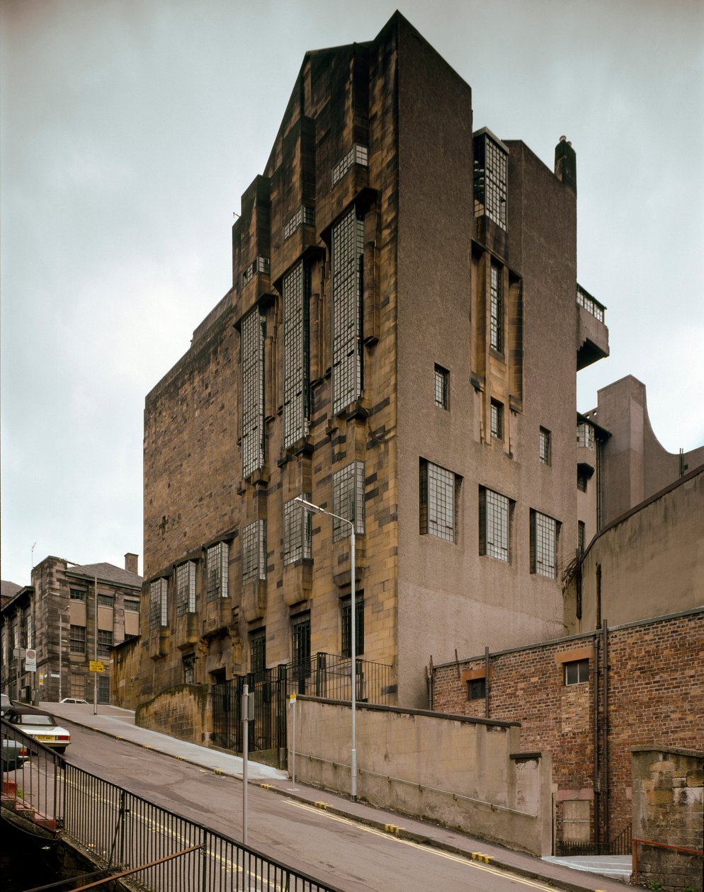 Mimar Charles Rennie Mackintosh (1868-1928) tarafından tasarlanan Güzel Sanatlar Okulu