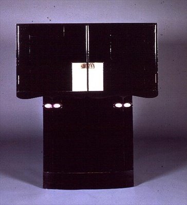 Hill House, Helensburgh için yazı masası (kapalı) (bkz. 71065) by Charles Rennie Mackintosh