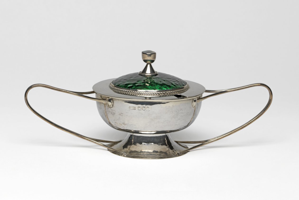 Kase ve kapak by Charles Robert Ashbee