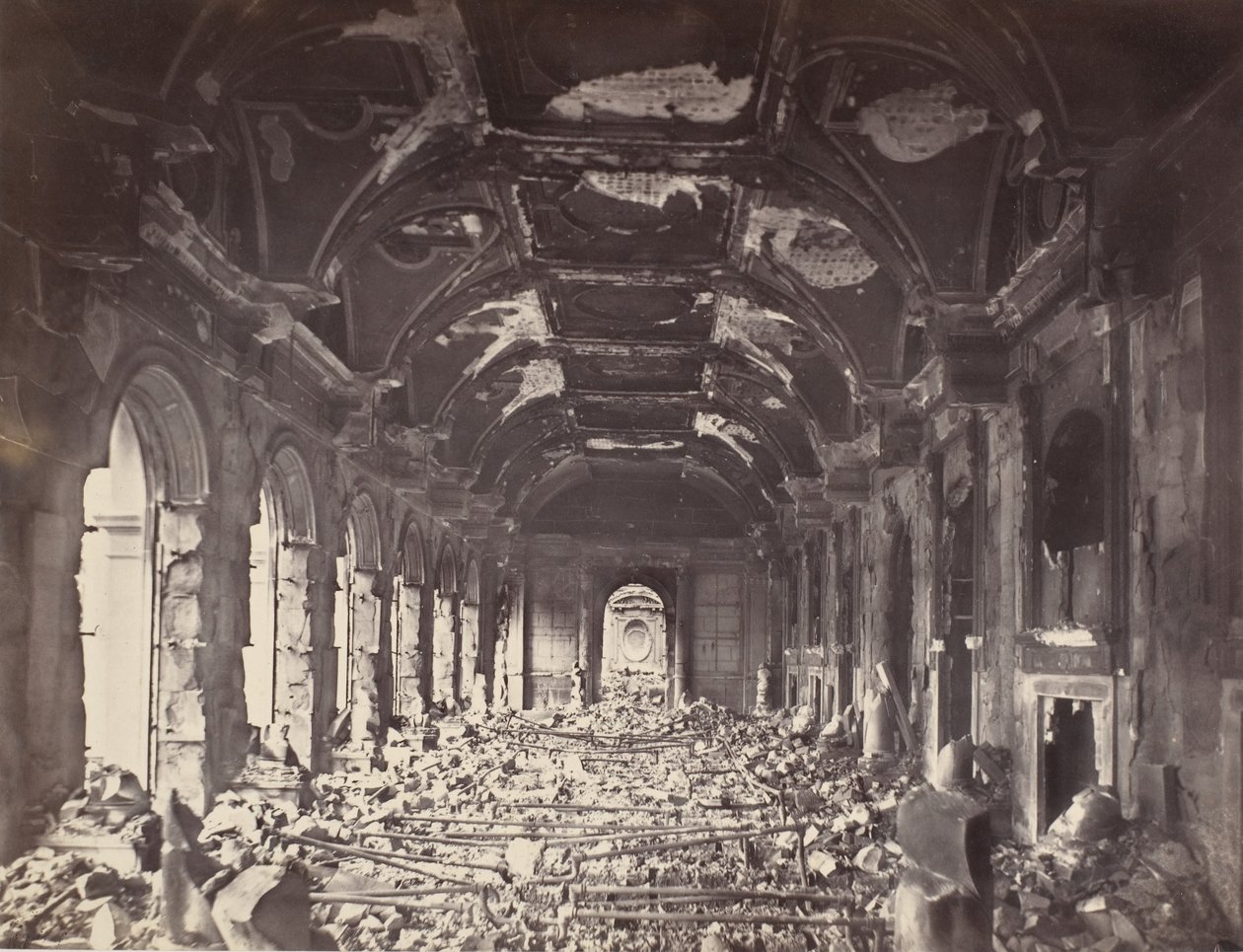 Danıştay Büyük Salonu, Mayıs 1871. by Charles Soulier