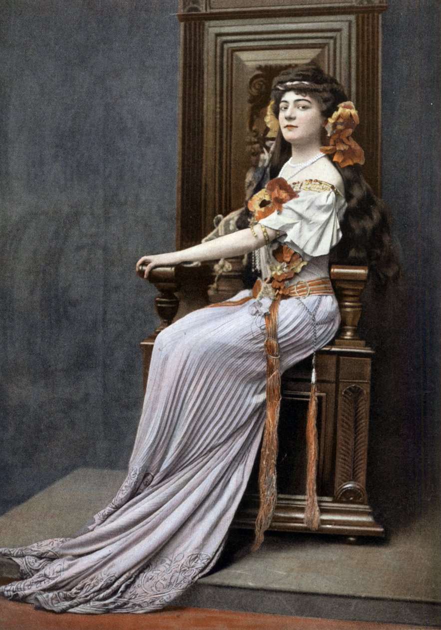 Opera şarkıcısı Ketty Lapeyrette (1884-1940) "Samson et Dalila" operasında Dalila rolünde, fotoğraf Cheri Rousseau'nun Fransız "Le Theatre" gazetesinden Ağustos 1908 by Cheri Rousseau