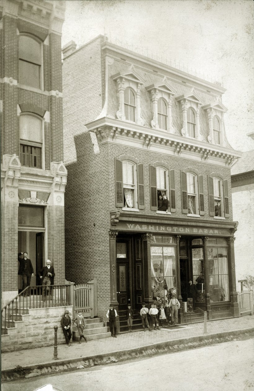 Washington Bazaar ve banka binasının girişi. Ana cadde by Chicago Steffens