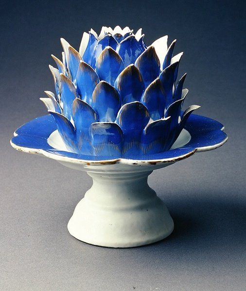 Bir Sebze Biçimli Kase, Örtü ve Tazza, Jiaqing Dönemi (1796-1820) c.1800 (porselen) (ayrıca bkz. 314544) by Chinese School