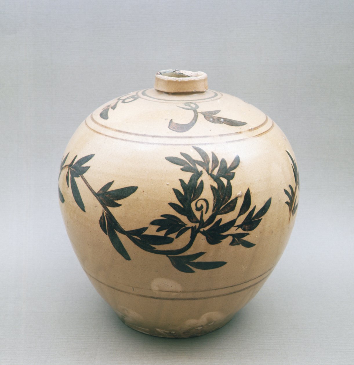 Buff sırlı şişe, Sung Dynasty, 960-1279 (taş eşya) by Chinese School