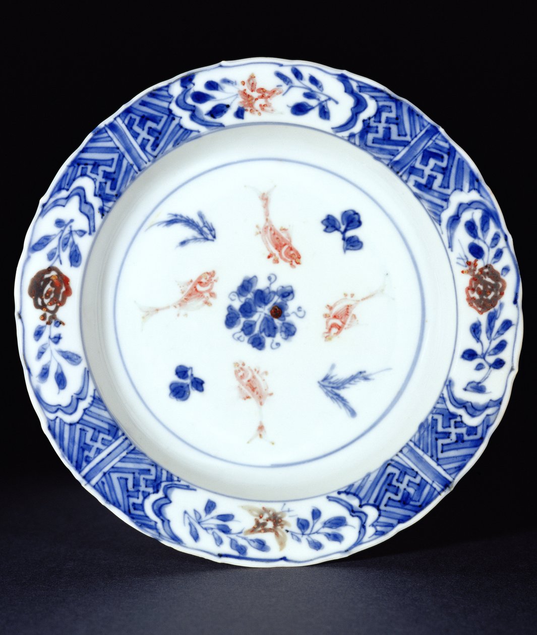 Bakır kırmızısı dokunuşlarla sır altı mavisi ile süslenmiş tabak, geç Ming hanedanı, c.1630 (porselen) by Chinese School