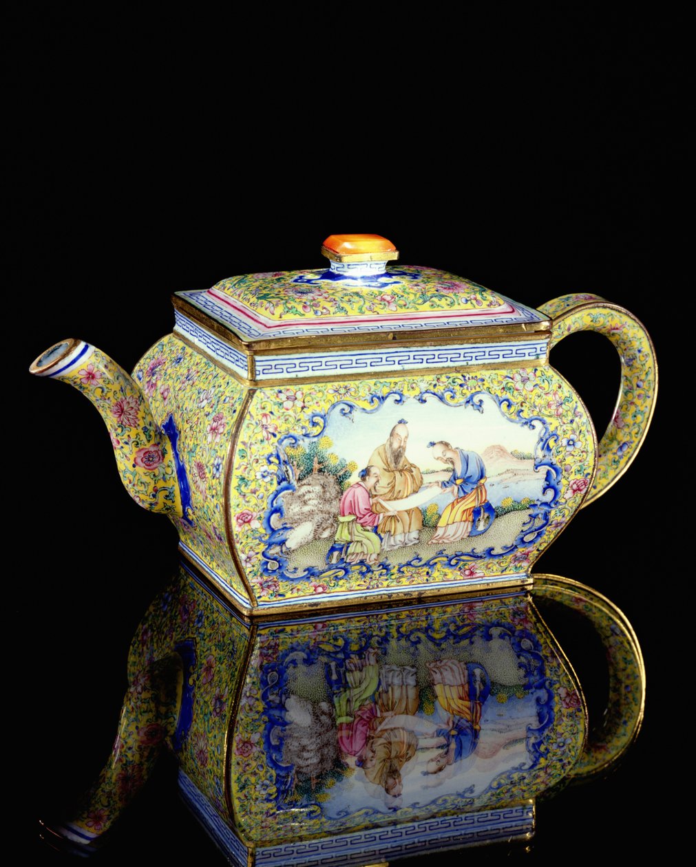 Emaye ile süslenmiş çaydanlık, Qianlong dönemi, 1736-95 (seramik) by Chinese School