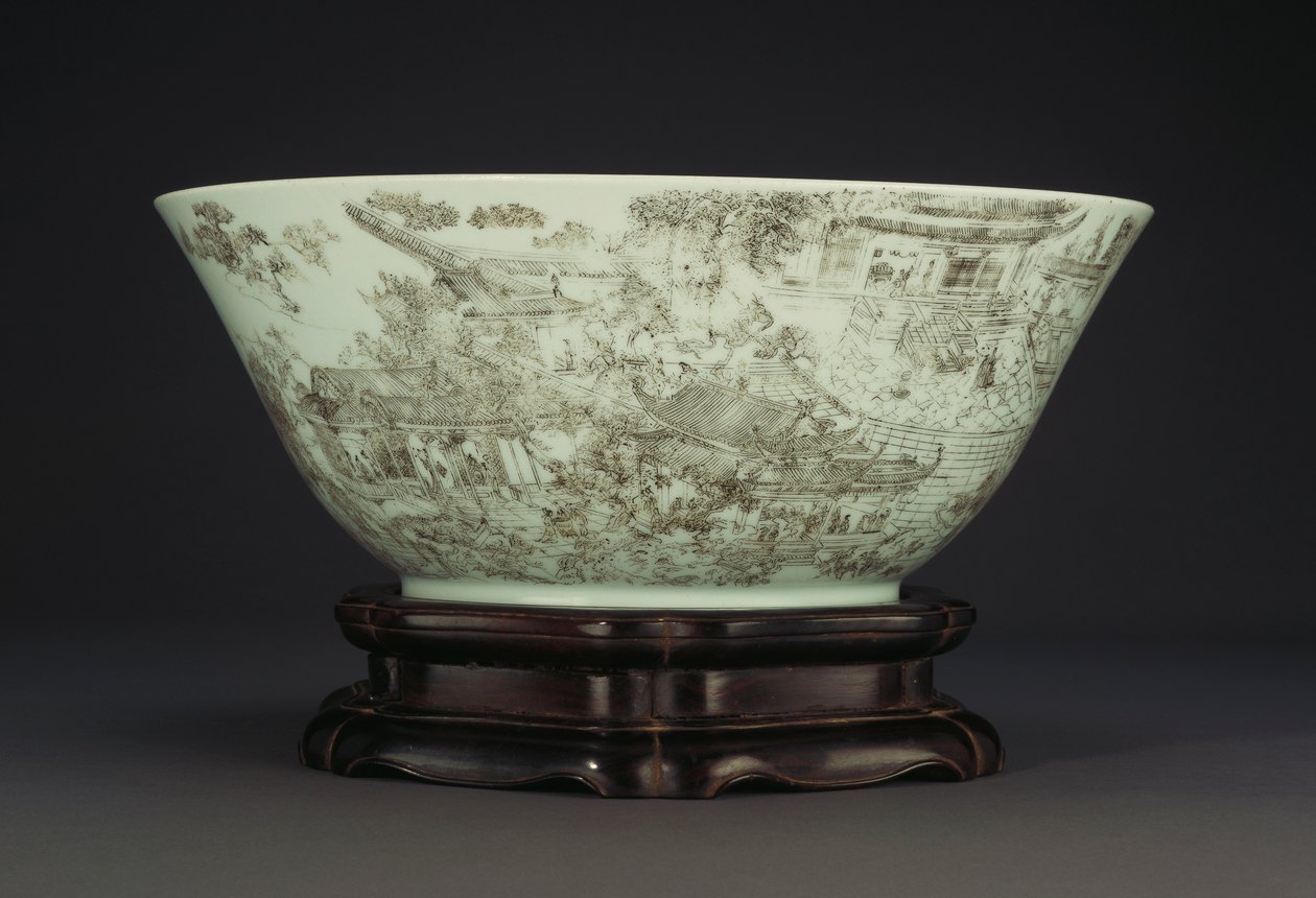 Saray arazisindeki hanımların kesintisiz bir sahnesini betimleyen büyük bir oyulmuş porselen kase, 1796-1820 by Chinese School
