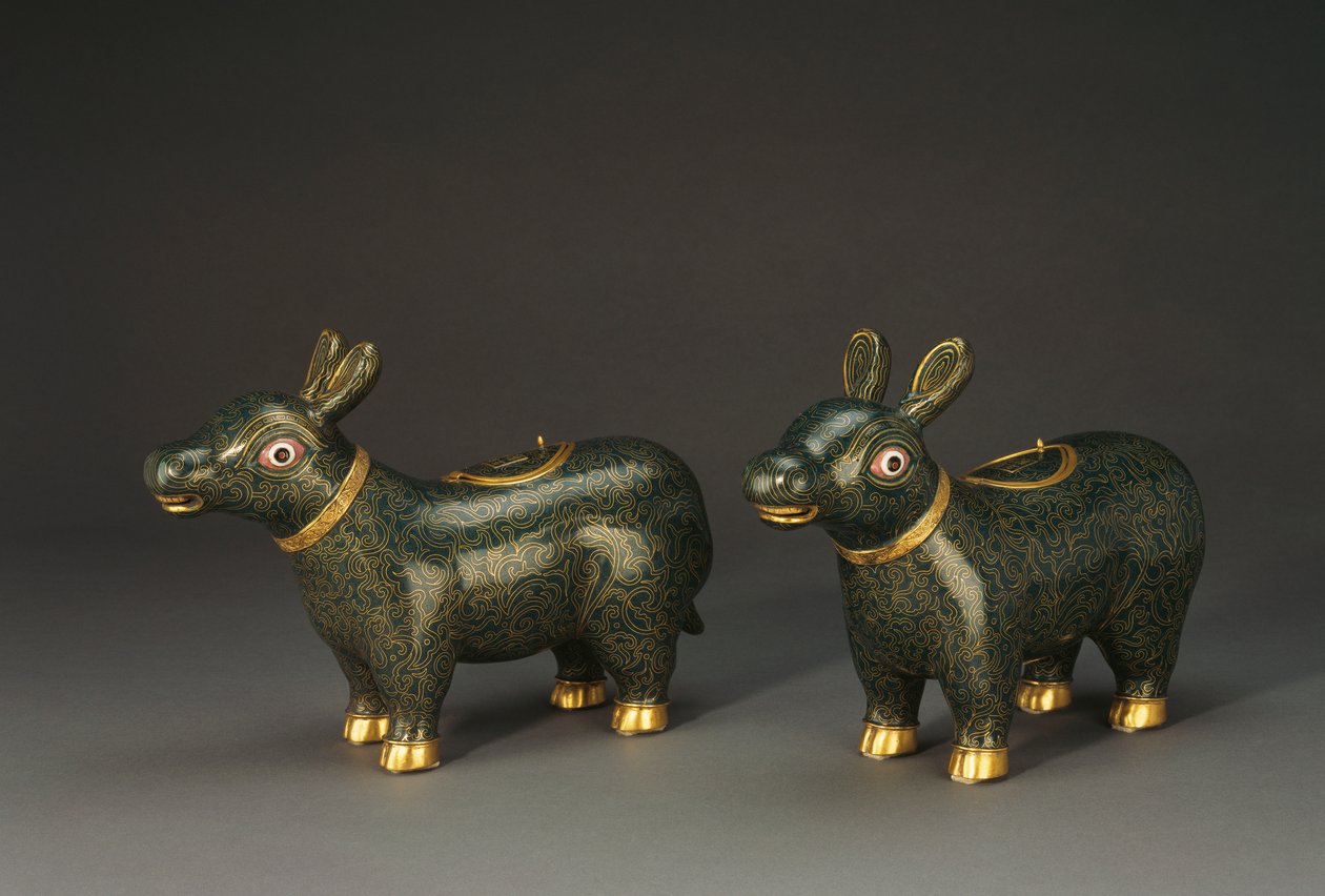 Bir çift emaye işi emaye tapir form kapları by Chinese School