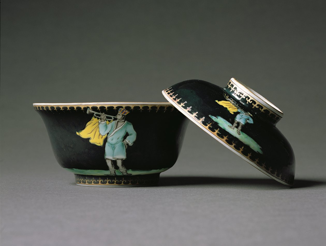 Bir şekerlik ve örtü, Qianlong Dönemi (1736-95) c.1740 (porselen) (ayrıca bkz. 314530) by Chinese School