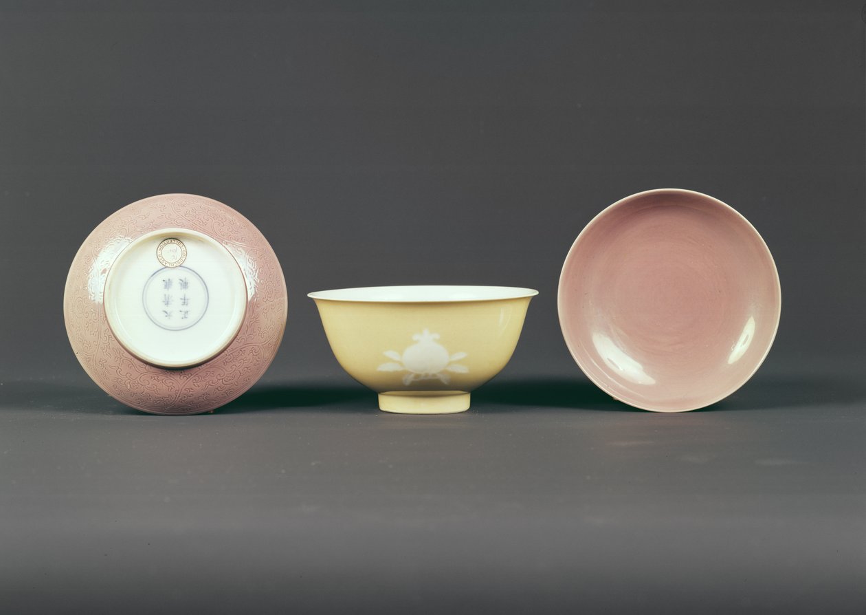 Dairesel kase, Chien Lung dönemi (1736-95) (seramik) by Chinese School