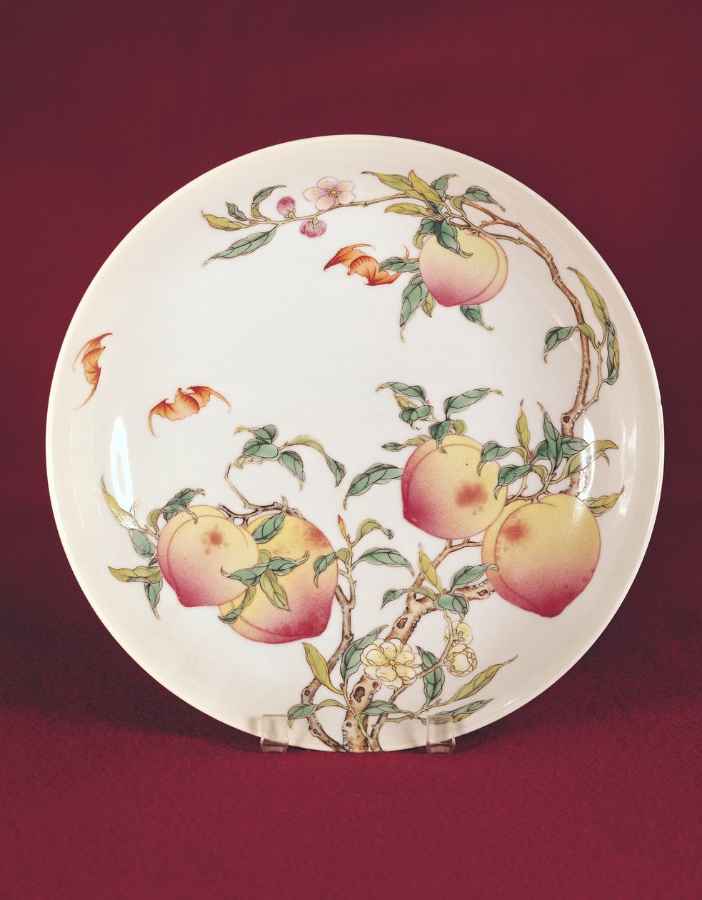 Kayısı deseni ile süslenmiş Famille gül tabağı, Qing Hanedanlığı (porselen) by Chinese School