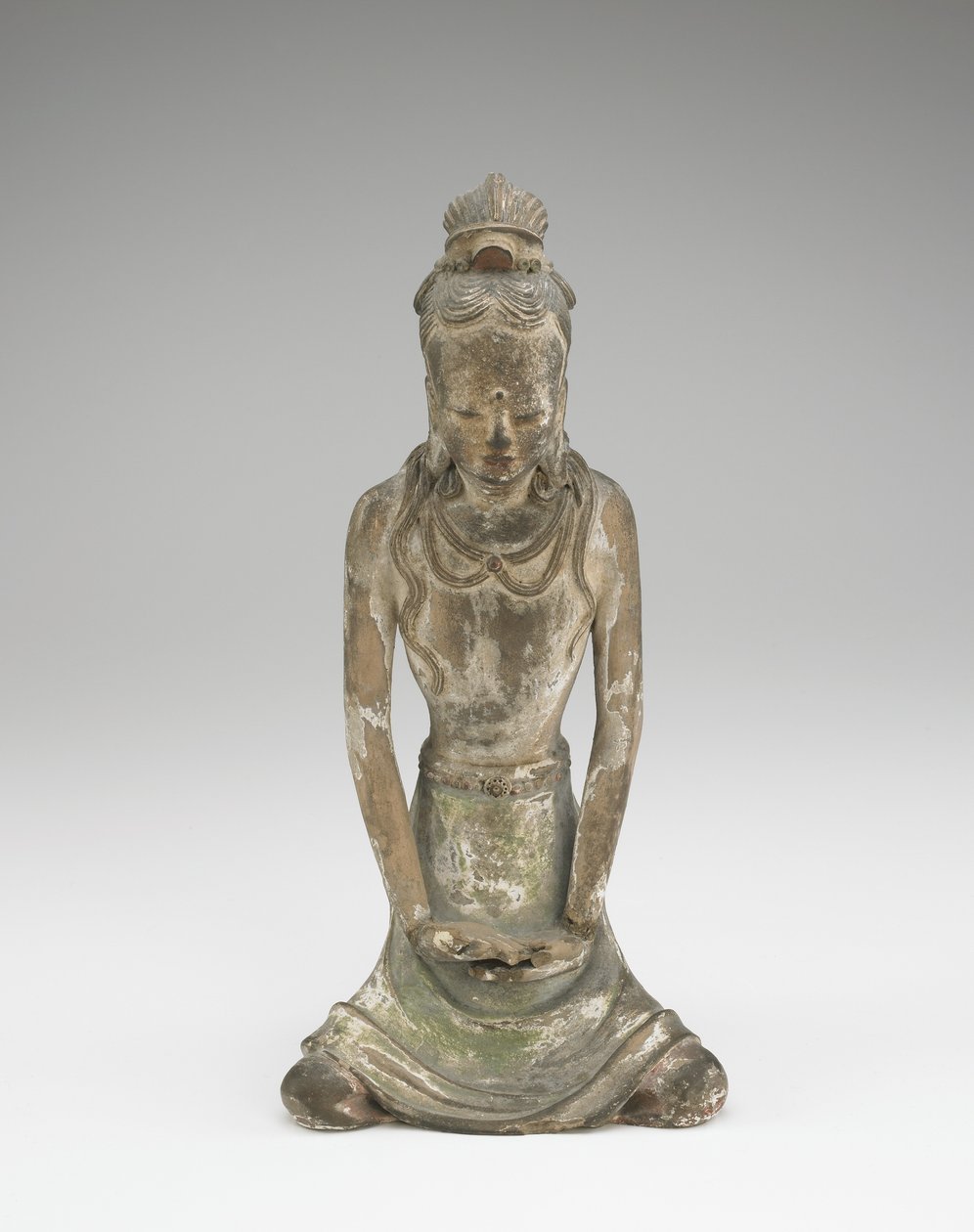 Bodhisattva figürü (seramik) by Chinese School