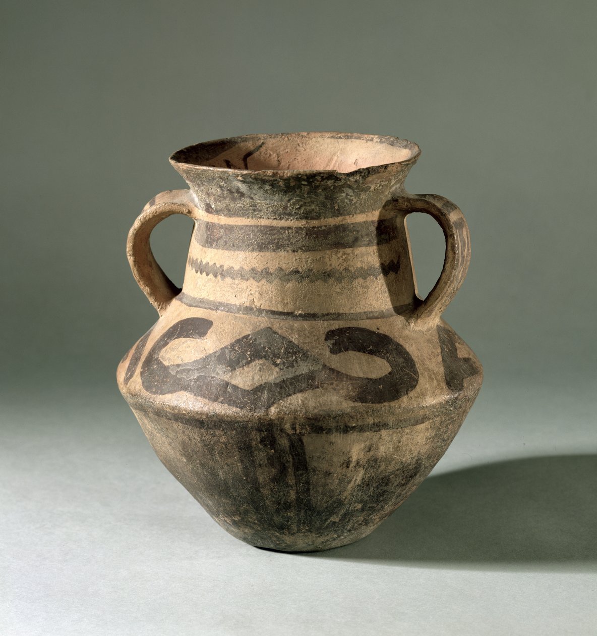 Kavanoz, Gansu Eyaletinden, MÖ 1300-700 civarı (kil) by Chinese School