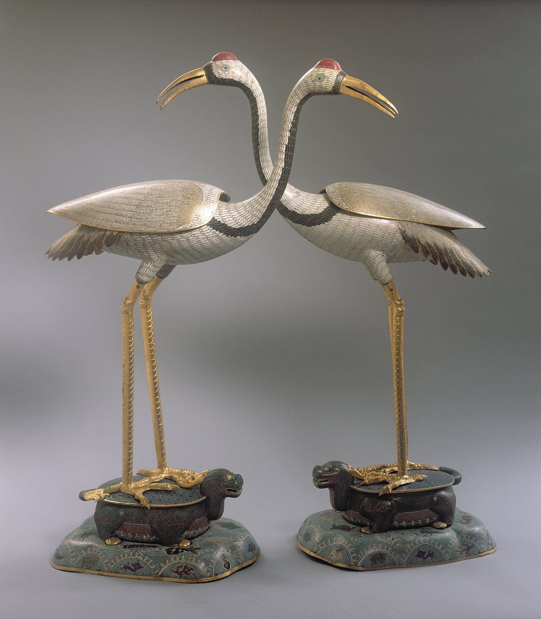 Qianlong döneminden (1736-95) Vinç Tütsü Brülörleri Çifti (emaye işi emaye) by Chinese School