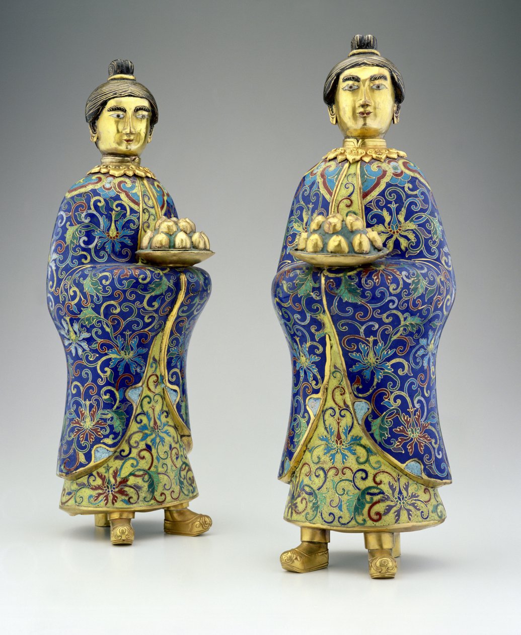 Bir çift kadın görevli, Qianlong dönemi, 1736-95 (emaye işi emaye) by Chinese School