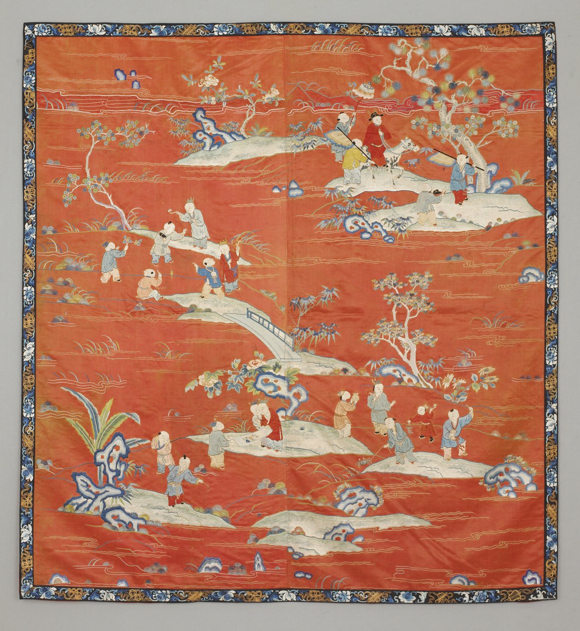 Kırmızı saten yatak örtüsü, 19. yüzyıl by Chinese School