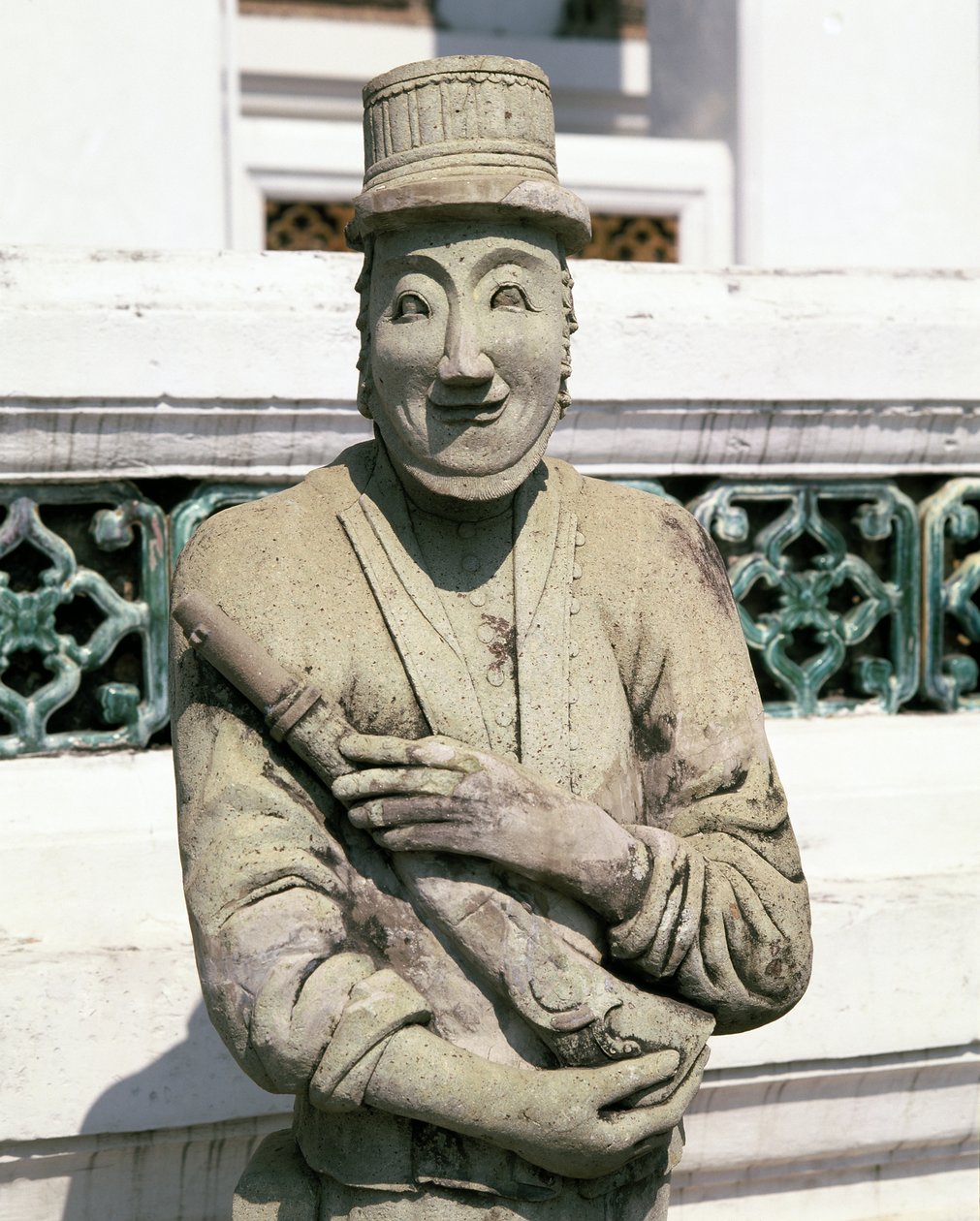 Avrupalı bir asker heykeli by Chinese School