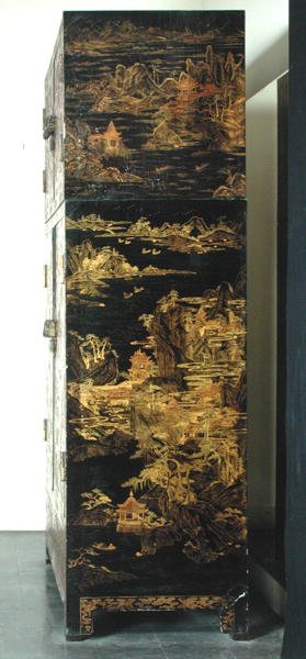 İmparatorluk gardıropu, Qing Hanedanlığı, Kangxi Dönemi (1662-1722) (altın cila) by Chinese School Chinese School