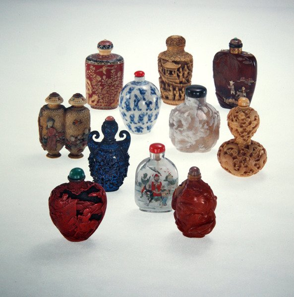 enfiye şişeleri by Ching Period Chinese School
