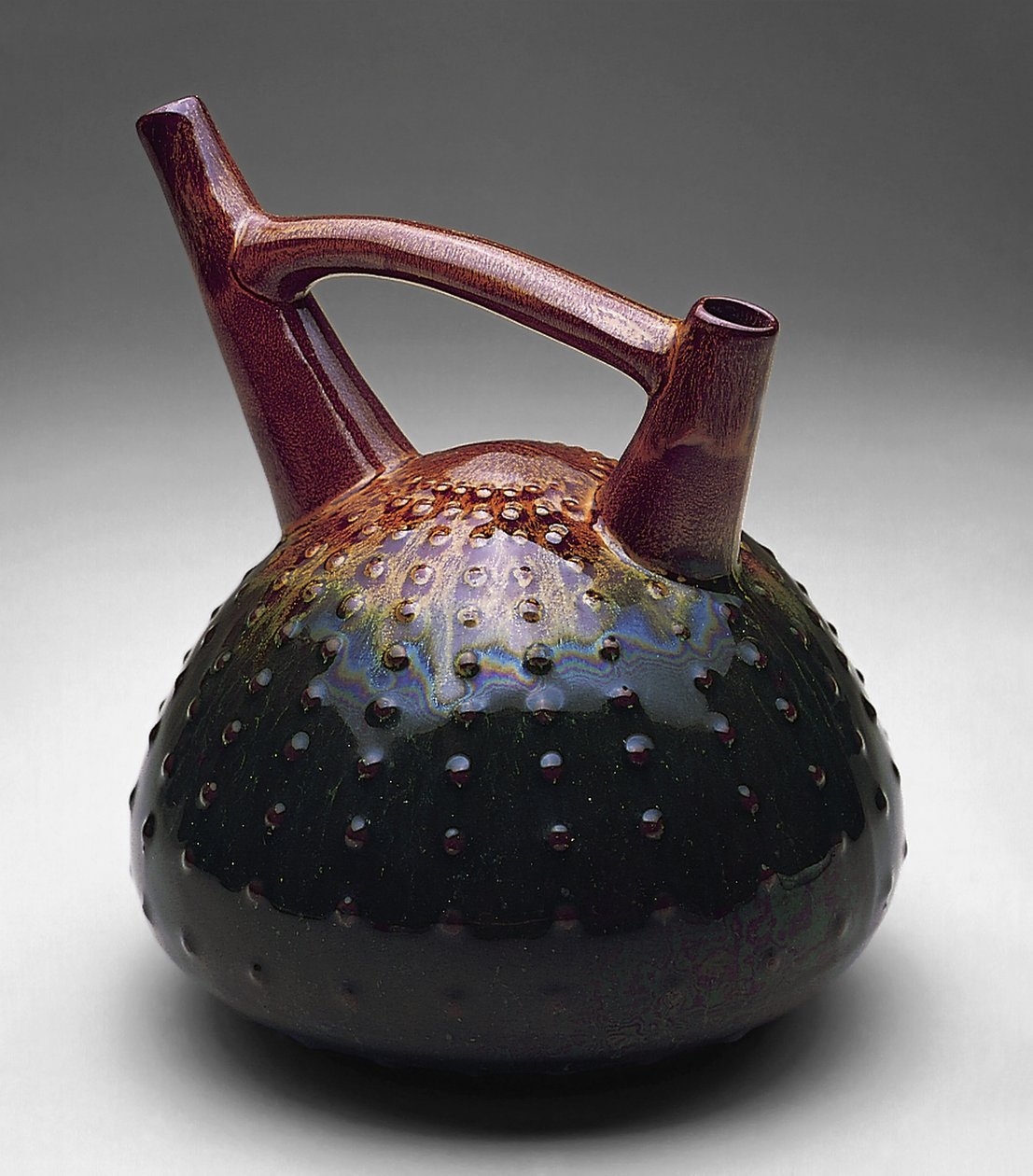Deniz Kestanesi çift ağızlı kap, 1879-1882 dolayları (seramik) by Christopher Dresser