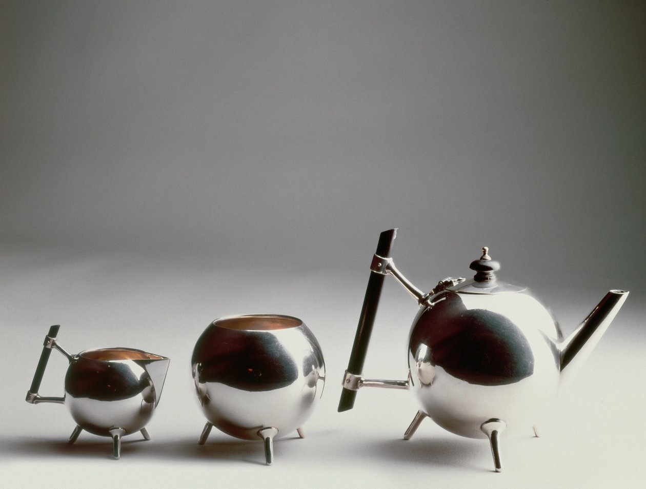 Elkington & Company tarafından üretilen çay seti, c.1925 (elektrolizle) by Christopher Dresser