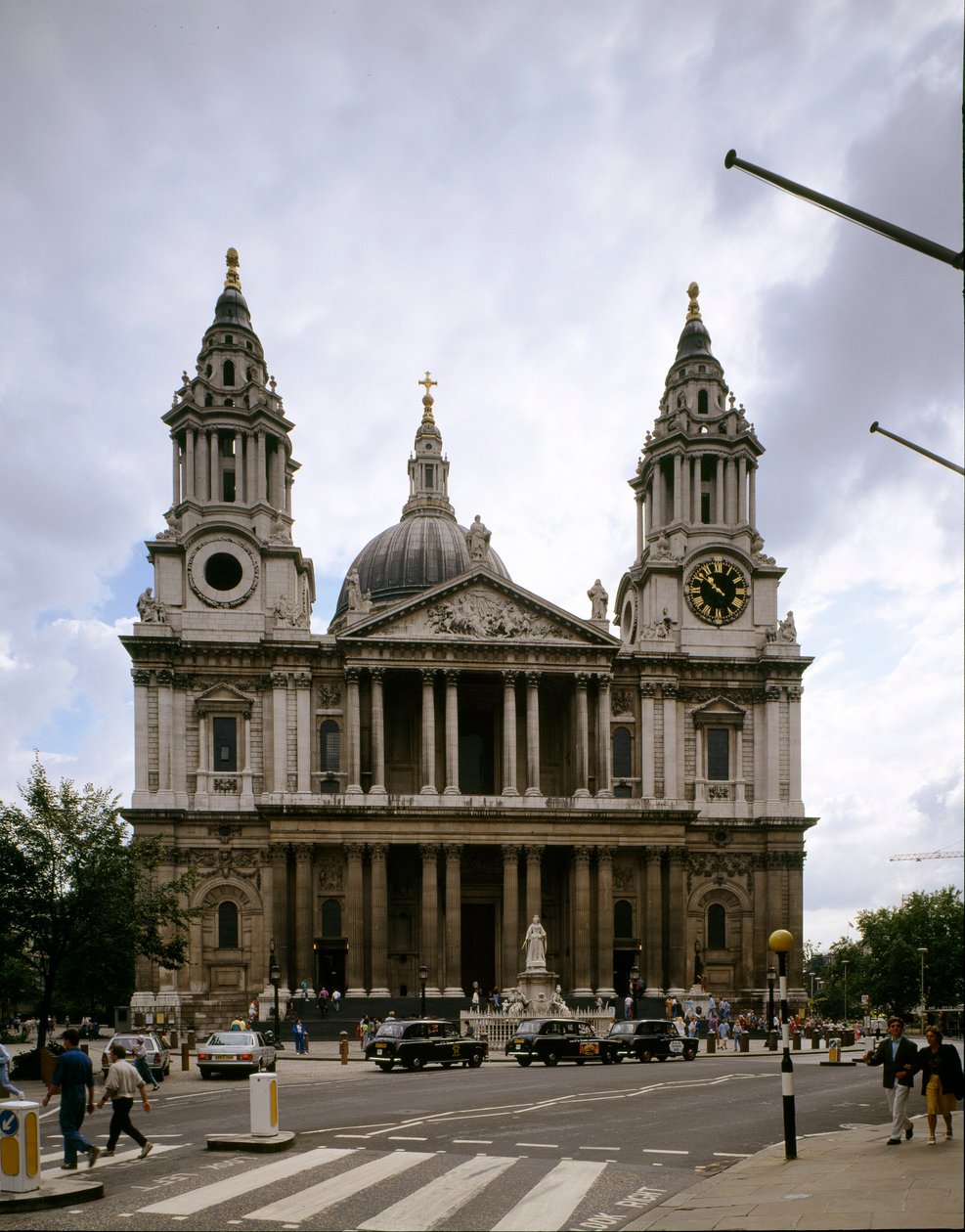 Mimar Christopher Wren (1632-1723) tarafından tasarlanan Saint Paul Katedrali