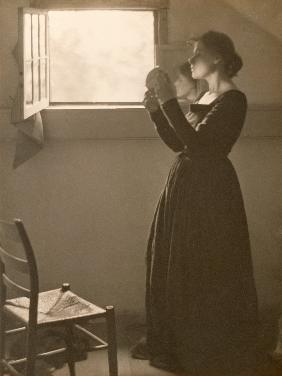 Aynalı Kız, 1898 (platin baskı) by Clarence Henry White
