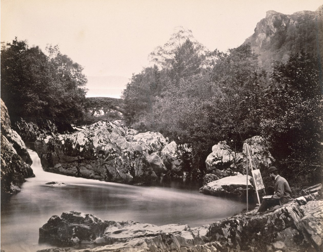 Bettws-y-coed yakınlarındaki Lledr Köprüsü (ıslak kolodion negatifinden albüm baskısı) by Clarence Henry White