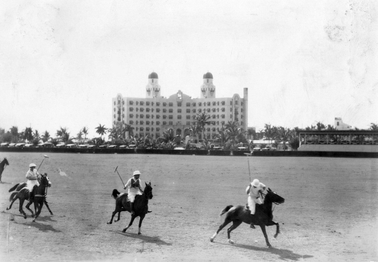 Nautilus Hotel'in önündeki Polo maçı, Miami Beach, 18 Mart 1928 by Claude C. Matlack