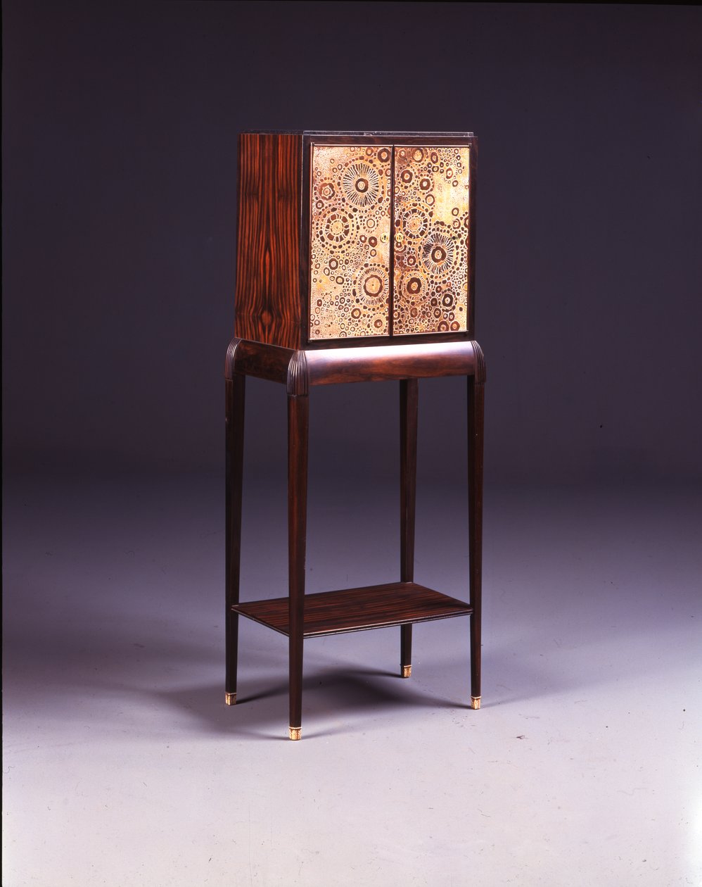 Mücevher dolabı, c.1925 (makassar abanoz ve aletli deri) (ayrıca bkz. 422636) by Clement Mere