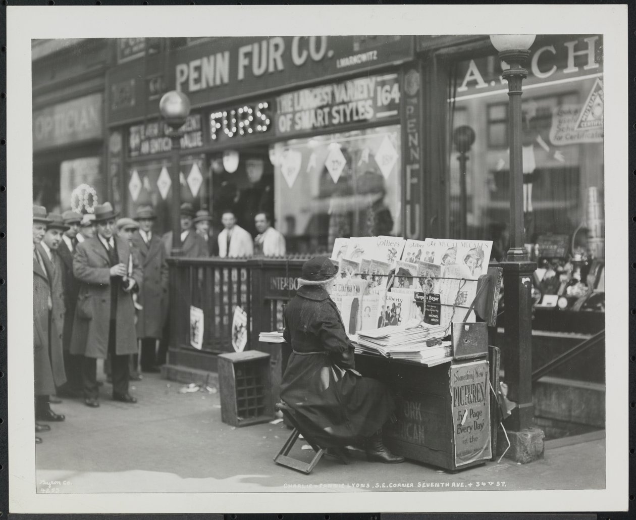 Kör haber satıcısı Fannie Lyons, 7th Avenue ve 34th Street