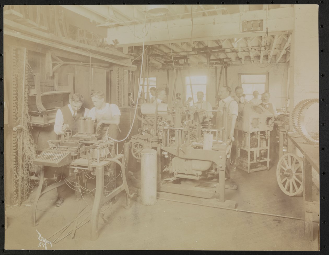 Dressler & Co., çalışan erkeklerle sinema laboratuvarı, New York by Company Byron