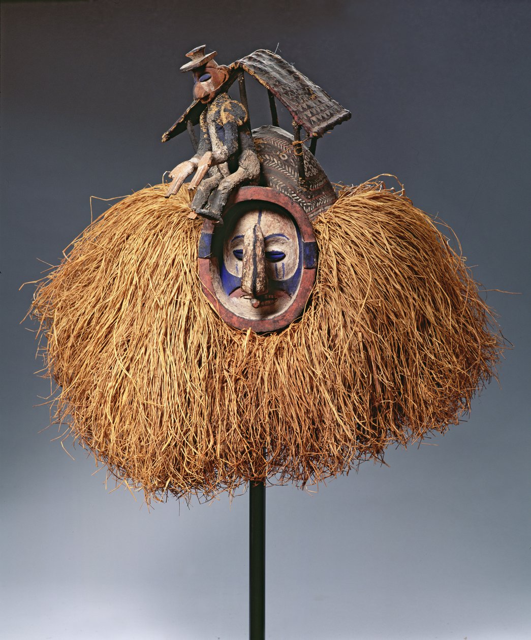 Maske (ahşap ve elyaf) (ayrıca bkz. 181648) by Congolese