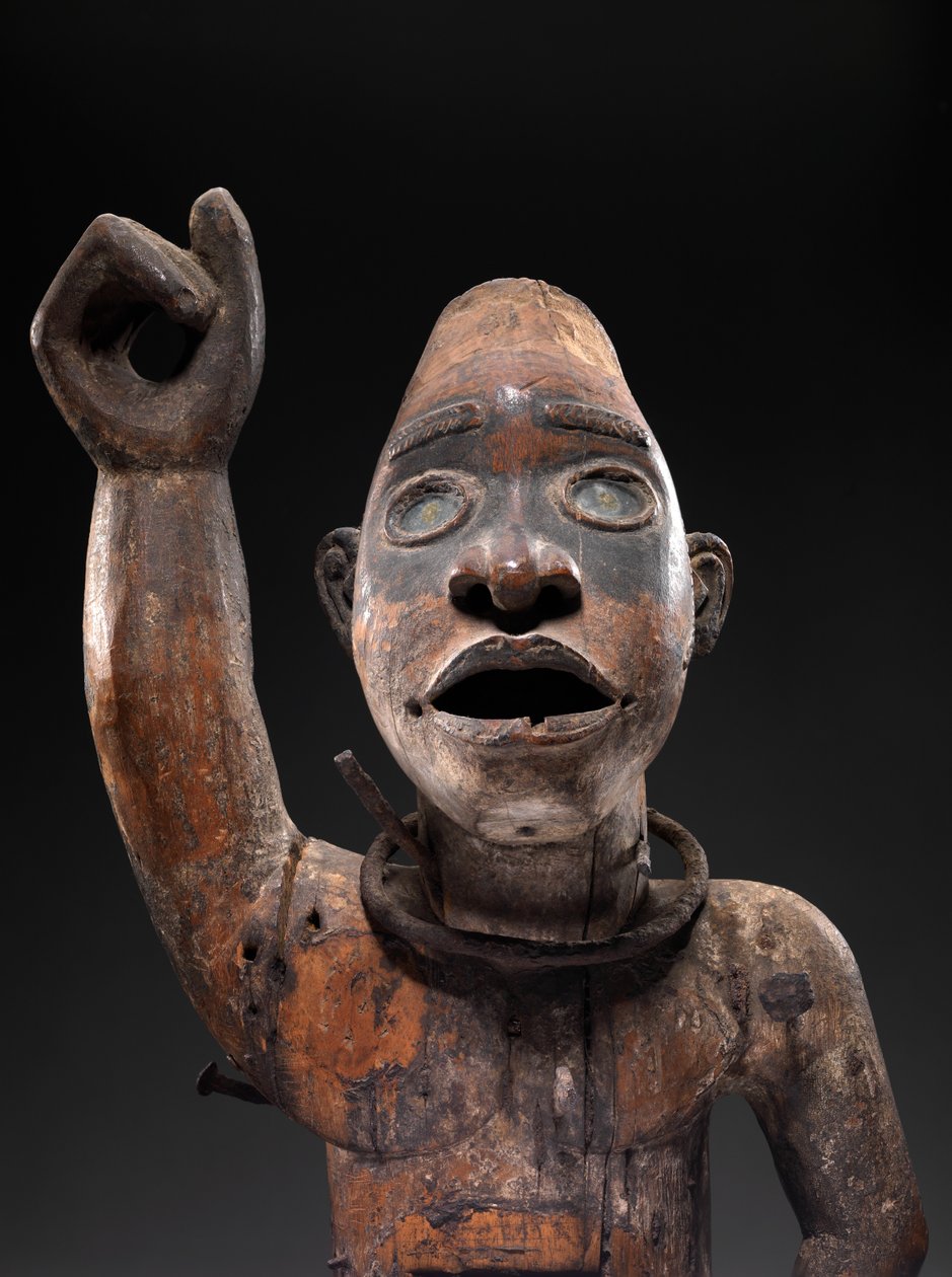 Nkisi (ahşap, demir ve cam) by Congolese