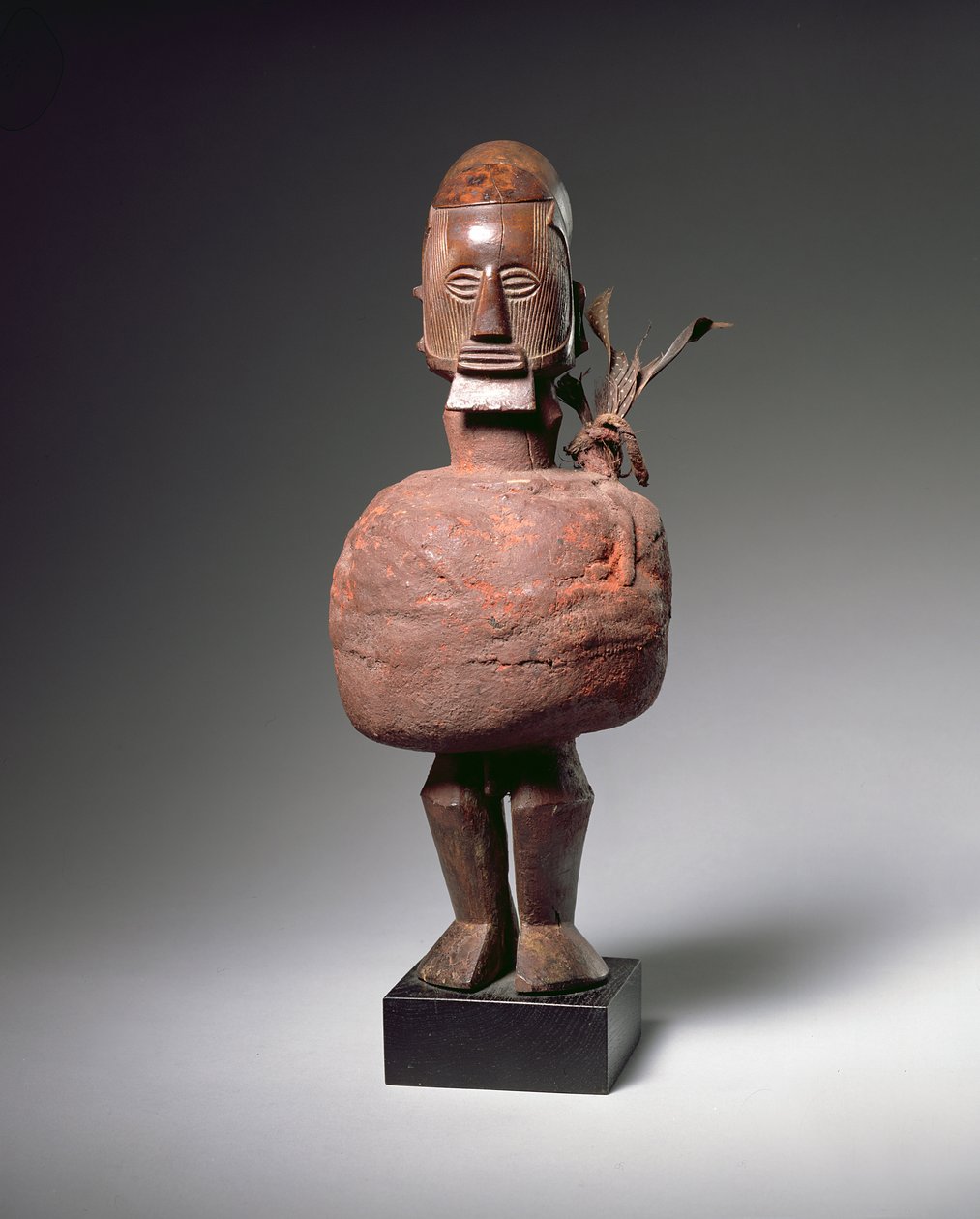 Nkisi Spiritüel Figür (ahşap, kil, tekstil ve tüyler) (ayrıca bkz. 181654) by Congolese