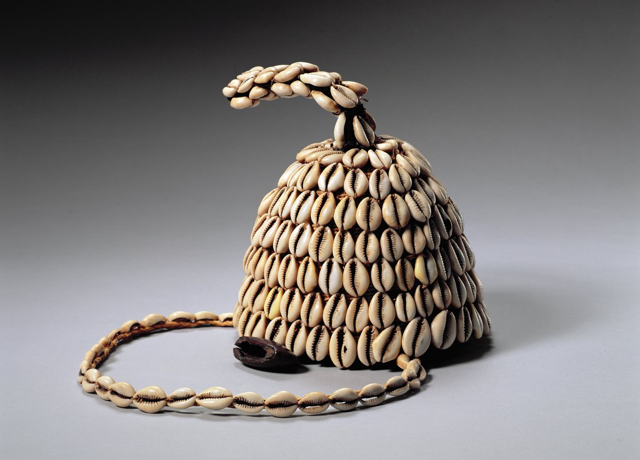 Şapka (kabuklar ve kemik) (ayrıca bkz. 181647) by Congolese