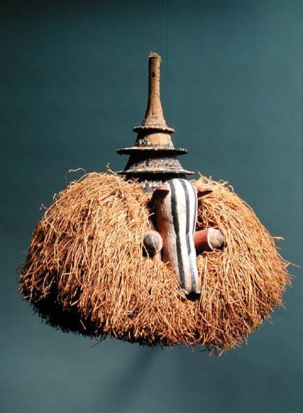 Zoomorfik Maske (ahşap ve elyaf) (ayrıca bkz. 181650, 181652) by Congolese