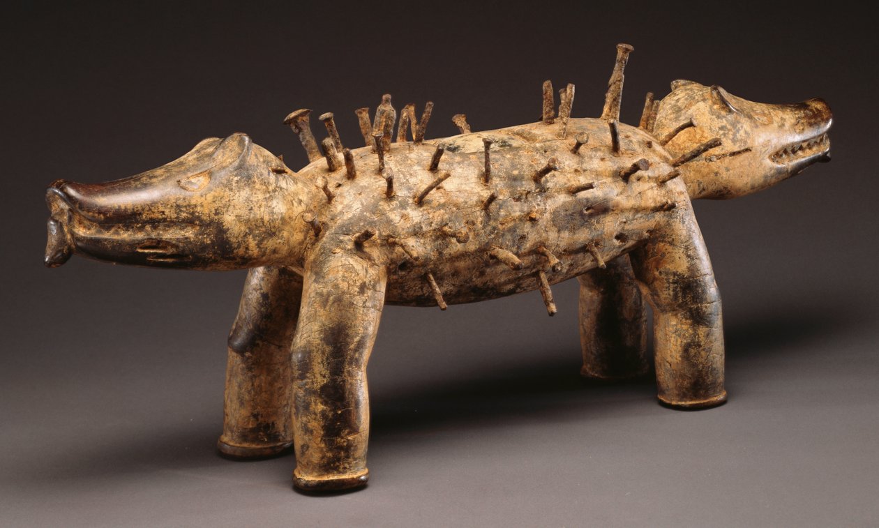 Bir Kongo güç köpeği figürü (tahta, çivi) by Congolese Congolese