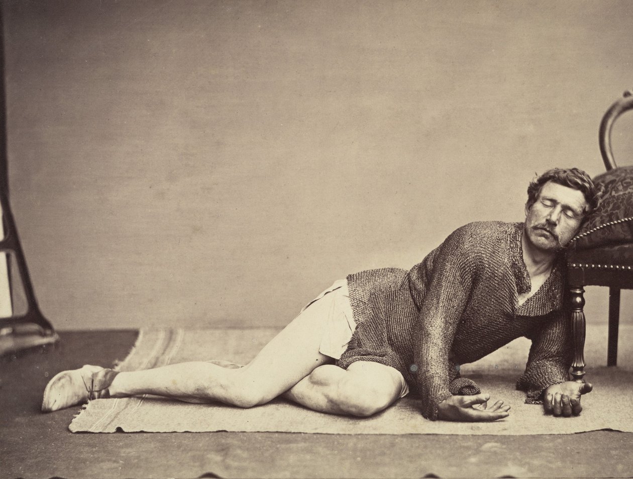 Zincirli Posta Tunikli Adam Ölmekte Olan Bir Asker Olarak Poz Veriyor, yakl. 1863. by Constant Delessert