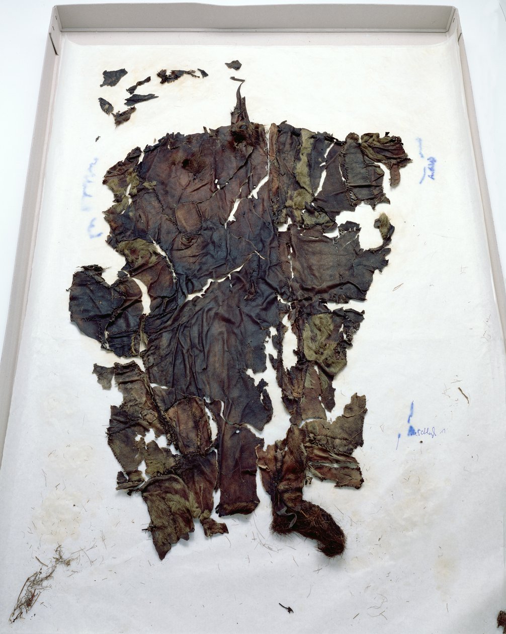 Oetzi Iceman (keçi postu) ile birlikte bulunan tozluk by Copper Age