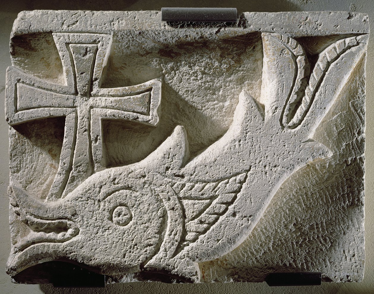 Ermant mezarlığından balık ve haç kabartması, 4-5. yy (kireçtaşı) by Coptic