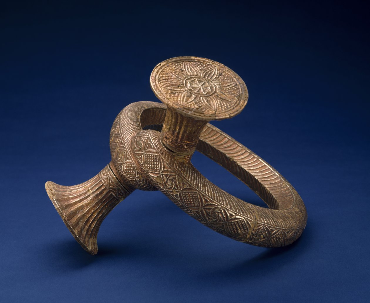 Başlık, 19. yüzyılın sonu veya 20. yüzyılın başı (altın kaplama ve ahşap) by Culture Minangkabau