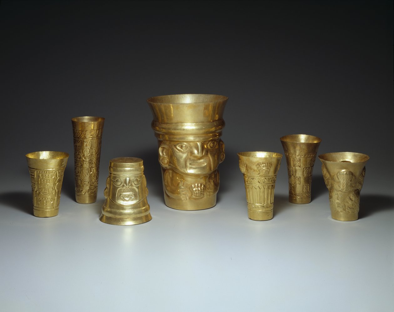 Beherler, 900-1100 (altın) by Culture Sicán