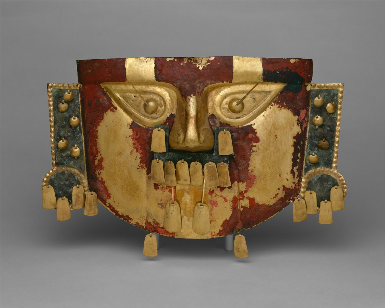 Peru Cenaze Maskesi, MS 900-1100 (altın, gümüş-bakır kaplamalar, zinober) by Culture Sicán