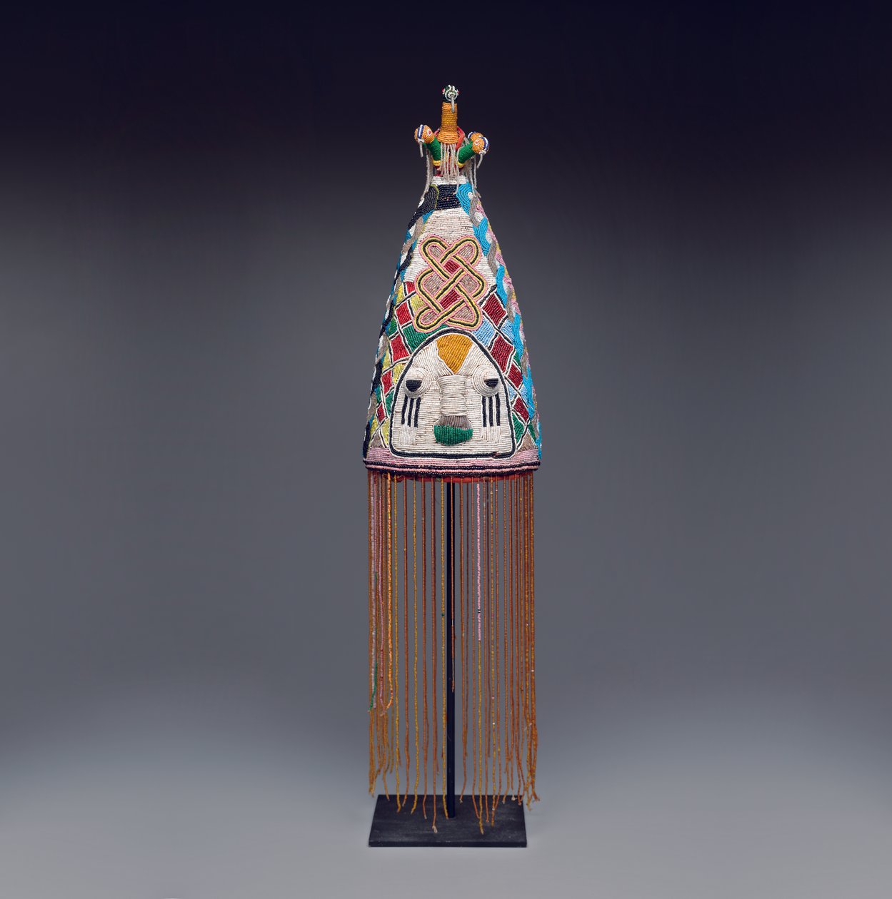 Kraliyet tacı (ade), 19. yüzyılın sonlarından 20. yüzyılın başlarına kadar (cam boncuklar, kumaş, sepetçilik ve elyaf) by Yoruba Culture