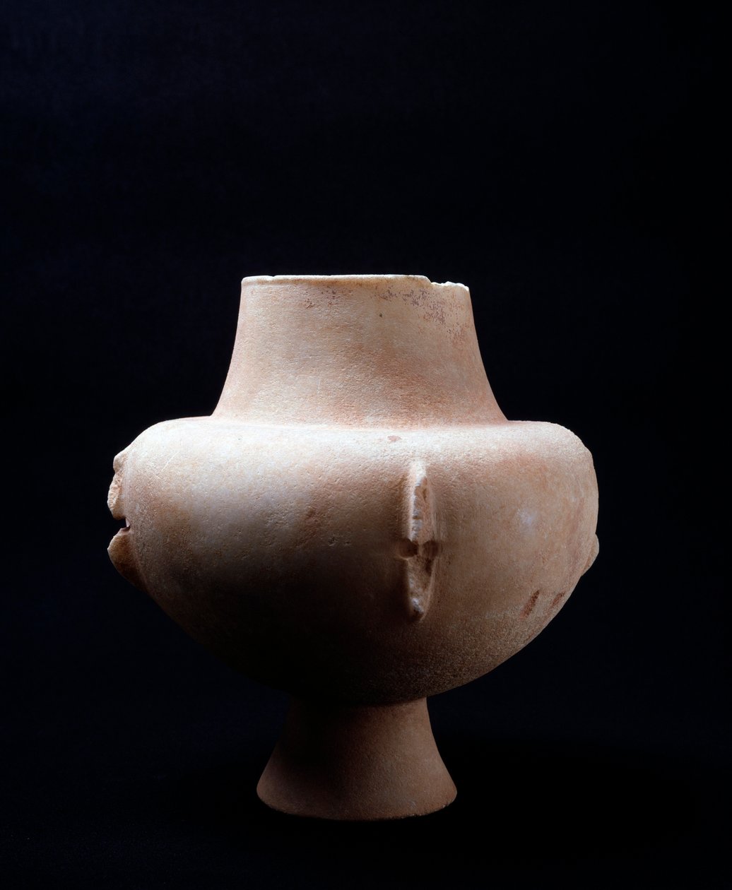 Koyu sarı kabuklu beyaz mermer vazo. Kiklad uygarlığı, MÖ 3200 - MÖ 2000 by Cycladic Cycladic