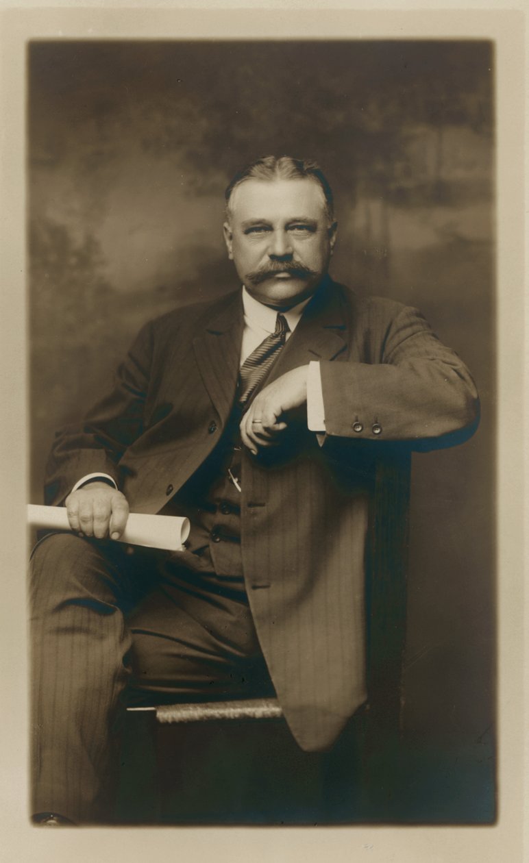 George Kessler. Resmi oturmuş portre, özne öne dönük by D.P. Thompson Studio