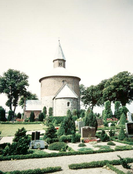 Bjernede Kilisesi, inşa 1125-75 by Danish School