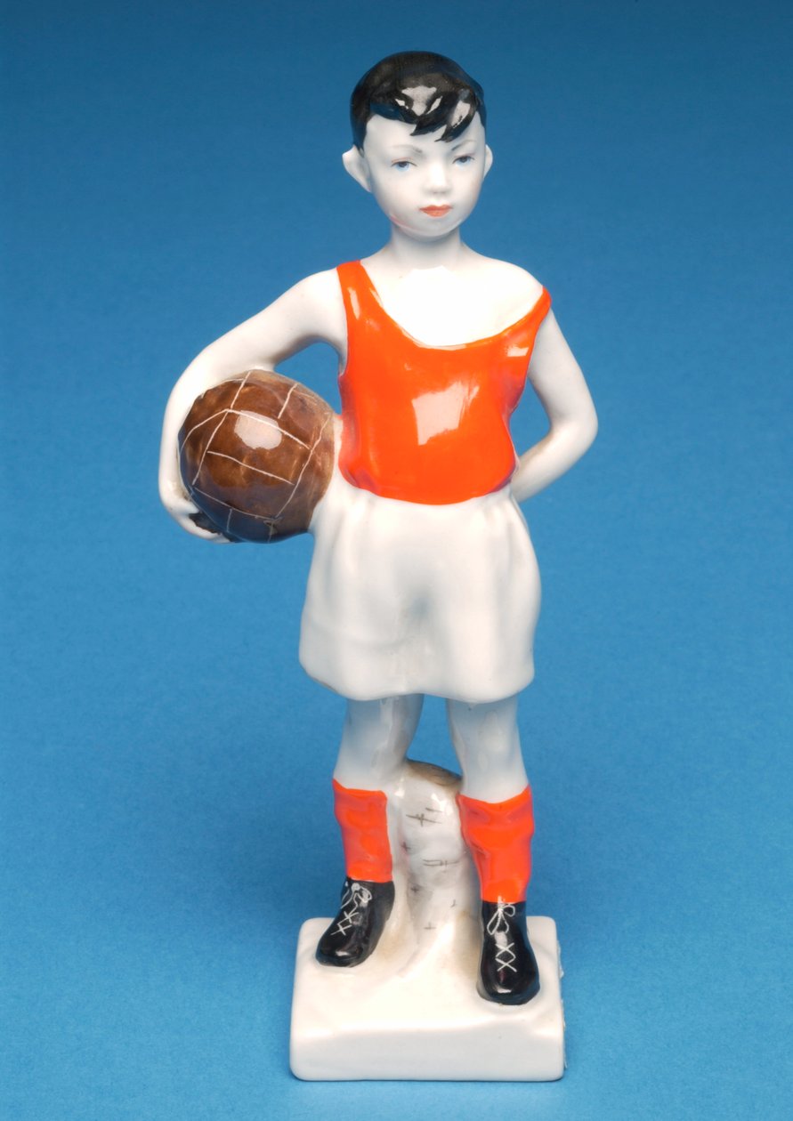 Bir futbol (seramik) tutan Danimarkalı çocuk by Danish School